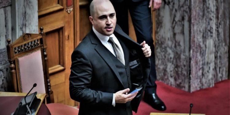 Πώς εκκολάπτεται το αβγό του φιδιού σε πραγματικό χρόνο