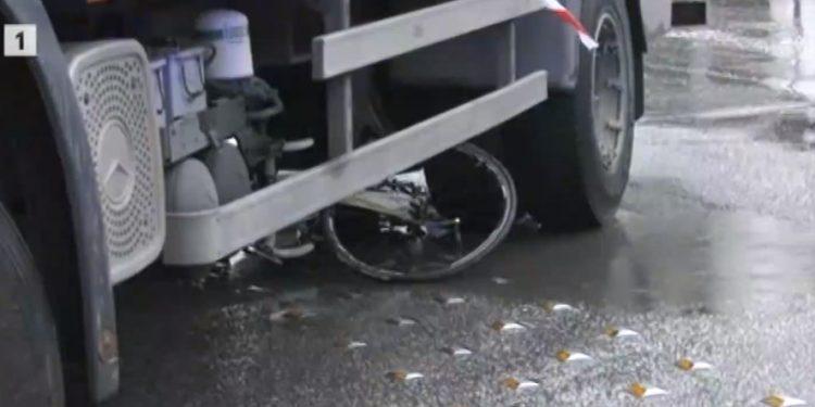 Σοκ στη Θεσσαλονίκη – Φορτηγό παρέσυρε ποδηλατίσσα – Σε κρίσιμη κατάσταση