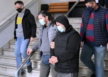 Απίστευτη εξέλιξη – Ο φονιάς του Βόλου που σκότωσε τη νονά του είχε σκοτώσει και την μάνα του δικηγόρου του