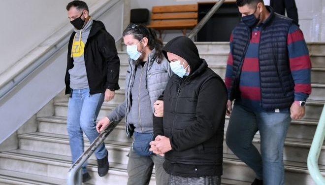 Απίστευτη εξέλιξη – Ο φονιάς του Βόλου που σκότωσε τη νονά του είχε σκοτώσει και την μάνα του δικηγόρου του