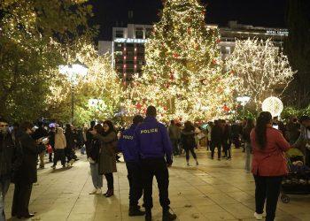 Σε ισχύ τα νέα μέτρα: Χωρίς μουσική και όρθιους εστίαση και διασκέδαση – Ρεβεγιόν έως τις 2.
