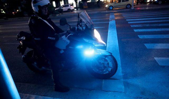 Ανήλικοι λήστεψαν 18χρονους μέσα σε λεωφορείο με την απειλή μαχαιριού.