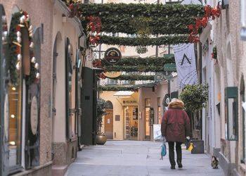 Κοροναϊός – Στις 11:30 ανακοινώνονται τα νέα μέτρα για την πανδημία.