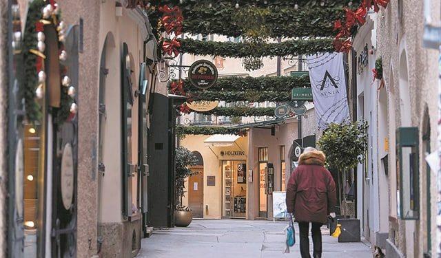 Κοροναϊός – Στις 11:30 ανακοινώνονται τα νέα μέτρα για την πανδημία.