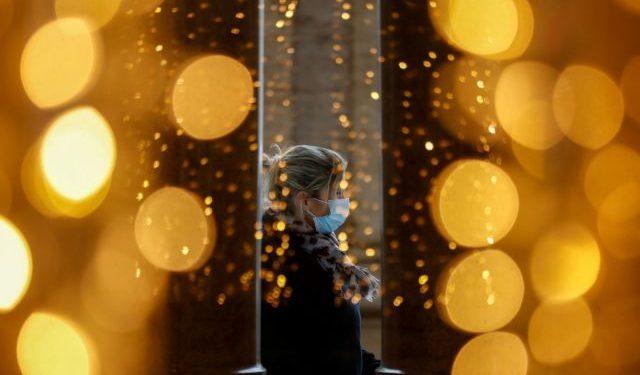 Παραλλαγή Όμικρον – Τα τέσσερα πακέτα περιορισμών που θα εξετάσουν σήμερα οι ειδικοί – Γιατί θέλουν μέτρα εδώ και τώρα.