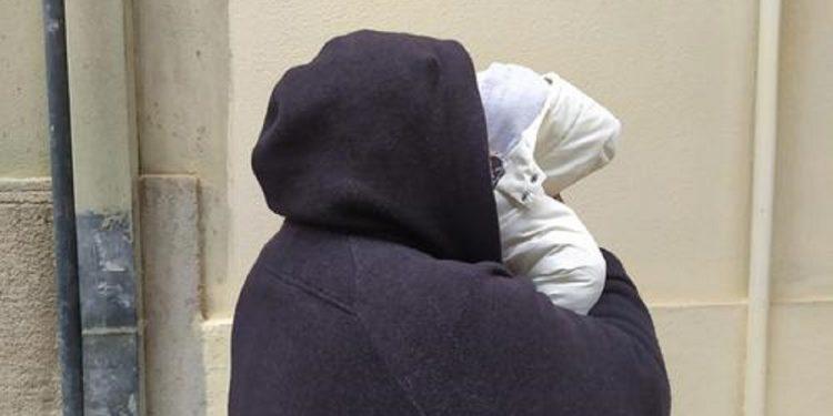 Η αλληλεγγύη των γειτόνων έσωσε μητέρα και κόρη από την ενδοοικογενειακή βία στην Καλλιθέα