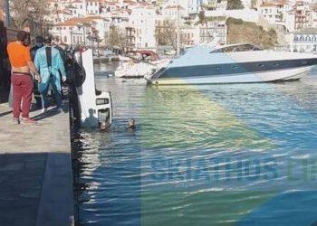 Σκόπελος: ΙΧ έπεσε στο λιμάνι – Νεκρός ο 68χρονος οδηγός