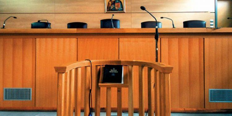 Πλαστά πιστοποιητικά αναπηρίας – Με κακουργήματα κατηγορούνται προϊστάμενος ΙΚΑ, δικηγόρος και άλλα άτομα