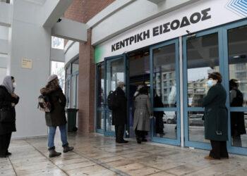 Κορωνοϊός: Εκπνέει η διορία επιβολής προστίμου στους ανεμβολίαστους.