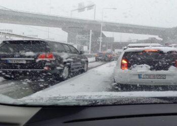 Πάνω από 2 ώρες μπλοκαρισμένοι και με 2,80 € παρακαλώ…