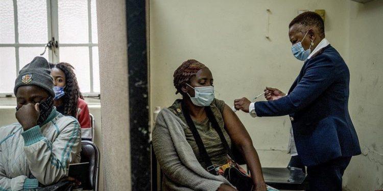 Ανησυχία για τη μετάλλαξη Καμερούν που εντοπίστηκε στη Γαλλία – Όσα γνωρίζουμε ως τώρα.