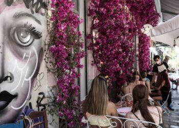 Πλεύρης – Παράθυρο για χαλάρωση των μέτρων – Τι θα γίνει με τα πρόστιμα στους ανεμβολίαστους άνω των 60 ετών.