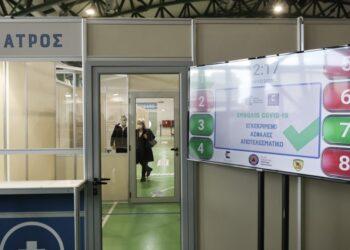 Υποχρεωτικός εμβολιασμός: Έρχεται επέκταση στους 50 και άνω, εκπνέει η προθεσμία για τους 60άρηδες.