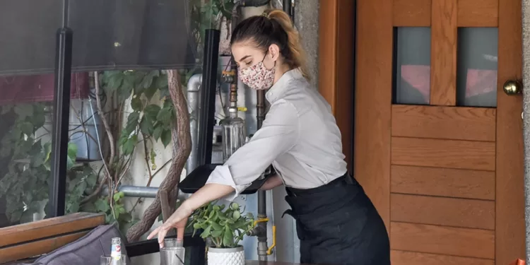 Κορωνοϊός: Τρία νέα μέτρα στήριξης εργαζομένων και επιχειρήσεων – Ποιοι οι νέοι δικαιούχοι αποζημίωσης €534