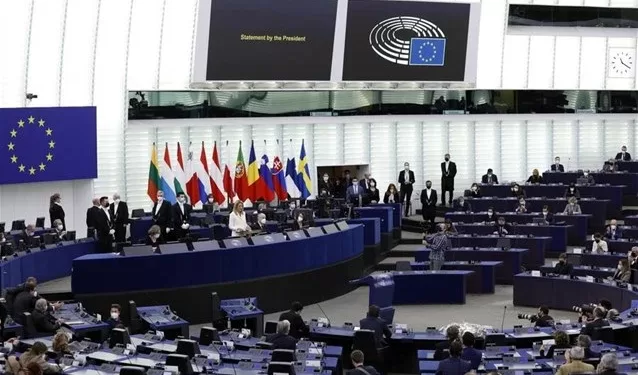 Απαγόρευση στοχευμένων διαφημίσεων θέλει το Ευρωπαϊκό Κοινοβούλιο