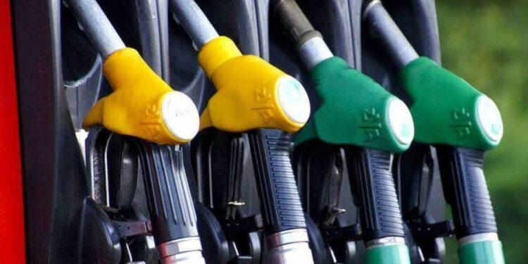 Κατά 75% εκτινάχθηκε το κόστος καυσίμων για την ελληνική οικονομία στο 11μηνο 2021.