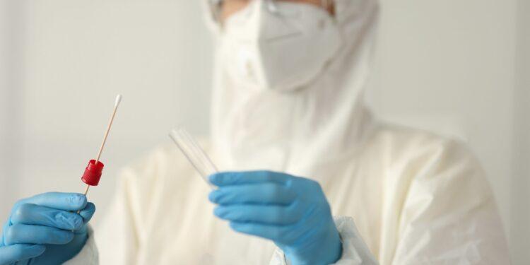 Μαγιορκίνης: Πότε μπορεί να ξανακολλήσουν όσοι νόσησαν – Η εκτίμηση για το Πάσχα.