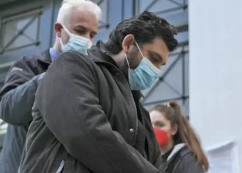 Την έβαζε να εξομολογηθεί και μετά τη βίαζε: Σοκάρουν οι αποκαλύψεις για τον βιαστή με τα ράσα