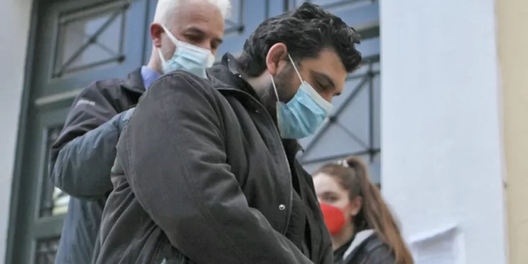 Την έβαζε να εξομολογηθεί και μετά τη βίαζε: Σοκάρουν οι αποκαλύψεις για τον βιαστή με τα ράσα