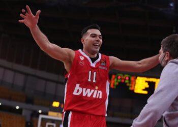 ΟΛΥΜΠΙΑΚΟΣ: Ο μαγικός Σλούκας… τρέλανε τους σπίκερ σε όλη την Ευρώπη!