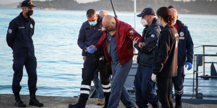 Φωτιά στο Euroferry Olympia: Αναφορές για 10 αγνοούμενους από το φλεγόμενο πλοίο στην Κέρκυρα.