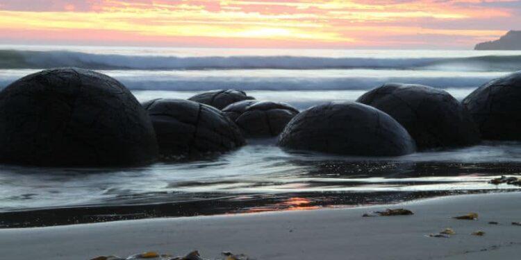 Μαγευτικό: Η παραλία με τα “αυγά δεινοσαύρων”! Που βρίσκεται;