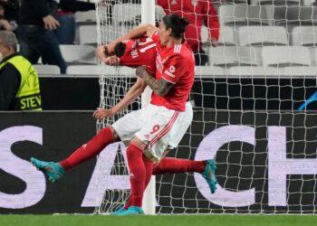 CHAMPIONS LEAGUE Μπενφίκα – Άγιαξ 2-2: Ο Γιαρέμτσουκ την κράτησε ζωντανή κόντρα στον Αλέ.