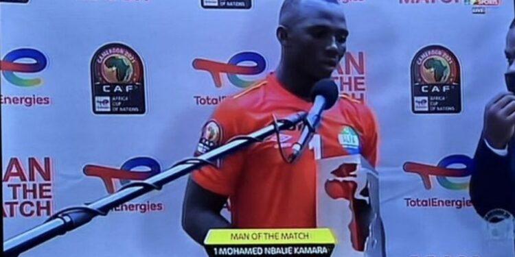 Ηρωας για το χωριό του ο Μοχάμεντ Καμαρά μετά τα κατορθώματα στο Κόπα Αφρικα.