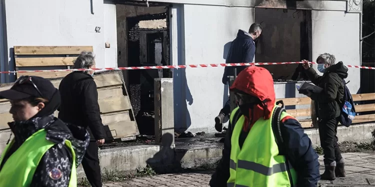 Θεσσαλονίκη: Τα αδέρφια που κάηκαν βρέθηκαν αγκαλιασμένα.