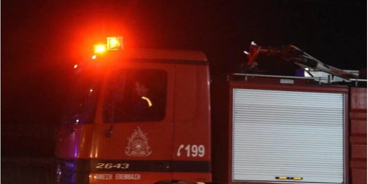 Τραγωδία στον Πειραιά: Ένας νεκρός από την φωτιά σε σιδηρουργείο.