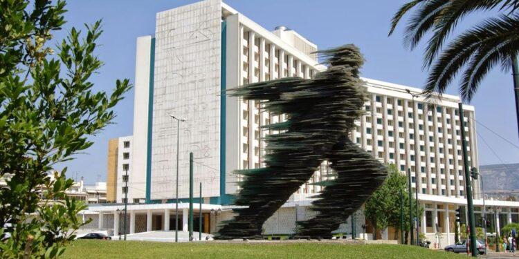 Hilton: Κλείνει το εμβληματικό ξενοδοχείο – Θα ανοίξει το 2024 ως Conrad.