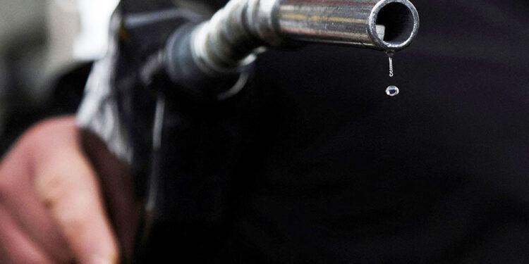 Μέτρα στήριξης: Επιδότηση 22 λεπτών στην τιμή βενζίνης για 60 λίτρα μηνιαίως – Στα 72 ευρώ η ενίσχυση για το ρεύμα τον Απρίλιο