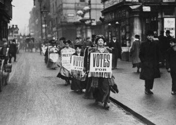 «Καθώς ο κόσμος γιορτάζει την Παγκόσμια Ημέρα της Γυναίκας, το ρολόι των γυναικείων δικαιωμάτων πηγαίνει πίσω».