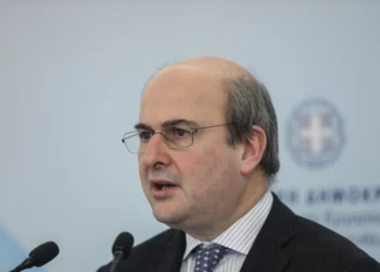 Τους βασικούς άξονες του νομοσχεδίου «Δουλειές ξανά» ανέλυσε ο υπουργός Εργασίας.