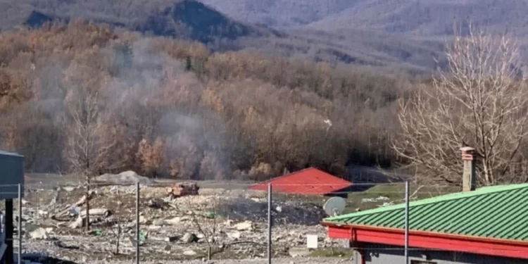 Έκρηξη στα Γρεβενά – Αντιδήμαρχος στο Newsbeast: «Ακούσαμε μία δυνατή έκρηξη παρότι το εργοστάσιο είναι 15 χιλιόμετρα μακριά».