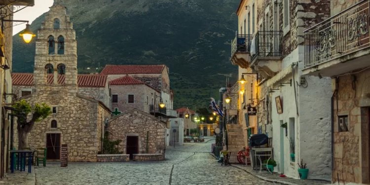 Αρεόπολη: Ο ιστορικός οικισμός στη Λακωνική Μάνη σημείο αναφοράς για την Επανάσταση του ’21.