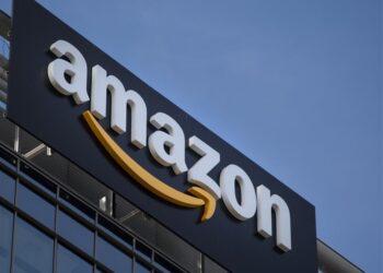 «Αμερικανοδουλειές» με την Amazon και στο πλυντήριο η ελληνική παιδεία.