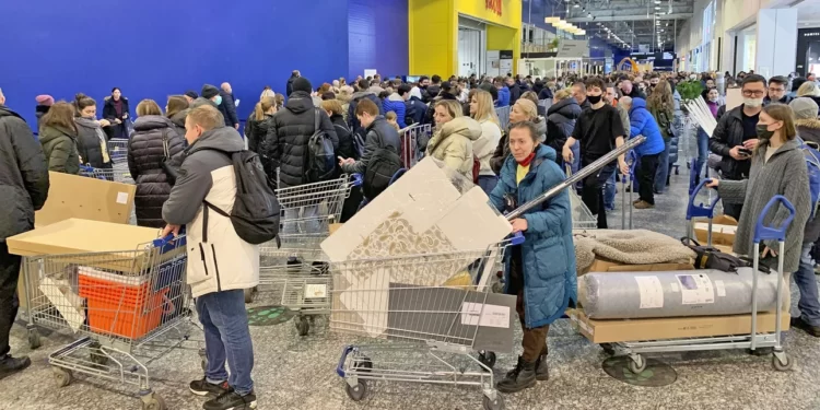 Πανικός στα καταστήματα IKEA Ρωσίας -«Σηκώνουν» τα πάντα πριν κλείσουν λόγω εισβολής στην ΟυκρανίαΠηγή: iefimerida.gr – Πανικός στα καταστήματα IKEA Ρωσίας -«Σηκώνουν» τα πάντα πριν κλείσουν λόγω εισβολής στην Ουκρανία.