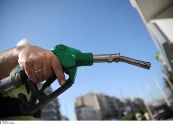Αυξήσεις στα καύσιμα: «Η βενζίνη σε λίγες μέρες θα ξεπεράσει τα 2,5 ευρώ».