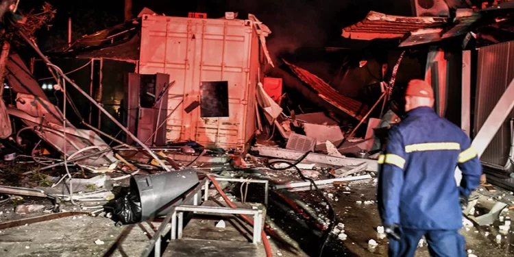 Ισχυρή έκρηξη σε επιχείρηση catering στην Κόρινθο – Ένας νεκρός.