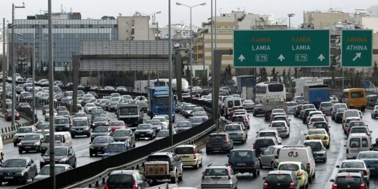 Κίνηση στους δρόμους: Χάος στον Κηφισό λόγω τριών τροχαίων – Πού εντοπίζονται τα μεγαλύτερα προβλήματα [Χάρτης].