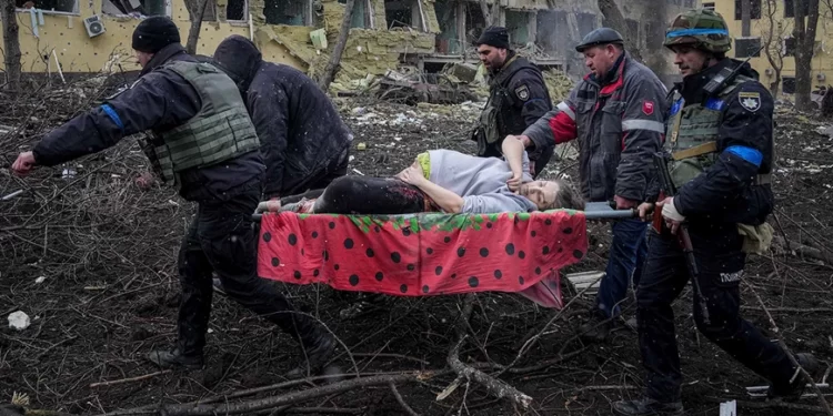 Πόλεμος στην Ουκρανία: Πέθανε η έγκυος και το μωρό της στο μαιευτήριο που βομβαρδίστηκε στη Μαριούπολη.