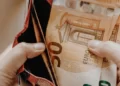 Οι δόσεις και οι εκπτώσεις για τους λογαριασμούς της Εφορίας.