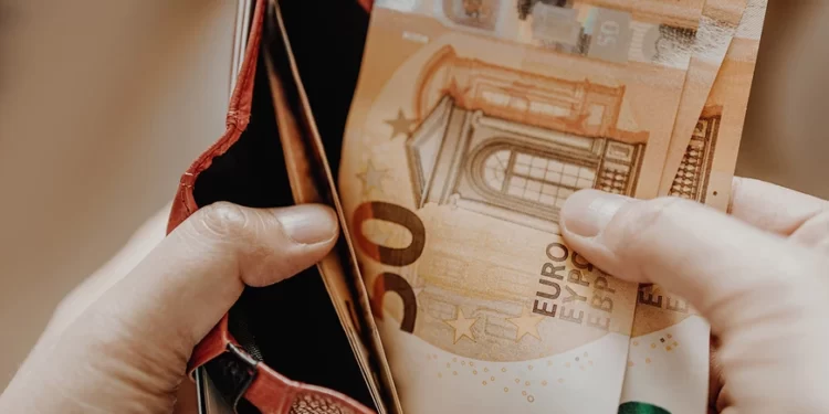 Οι δόσεις και οι εκπτώσεις για τους λογαριασμούς της Εφορίας.