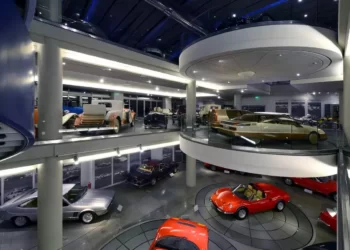 Ελληνικό Μουσείο Αυτοκινήτου: Αφιερωμένο στην τεχνολογία και στην εξέλιξη του αυτοκινήτου.