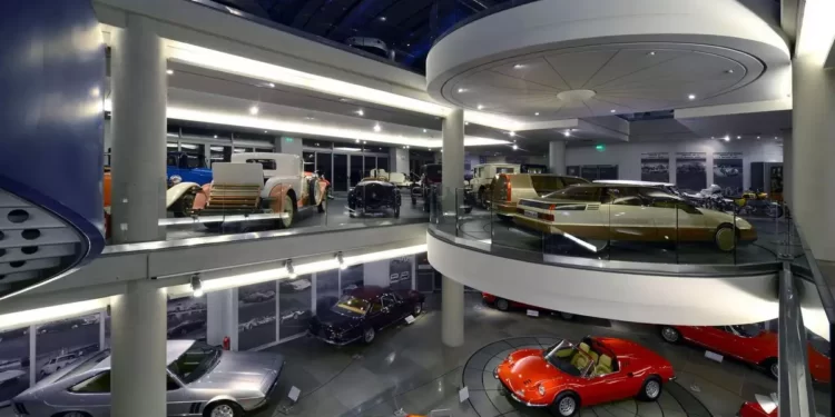 Ελληνικό Μουσείο Αυτοκινήτου: Αφιερωμένο στην τεχνολογία και στην εξέλιξη του αυτοκινήτου.