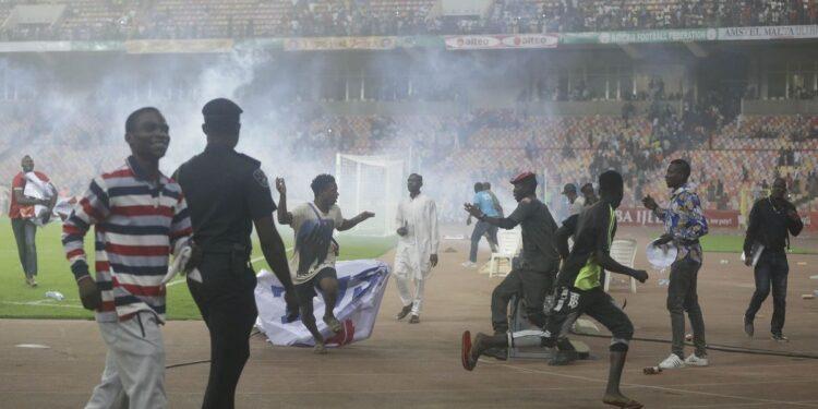 Νιγηρία: Εισβολή οπαδών στον αγωνιστικό χώρο και επεισόδια μετά τον αποκλεισμό από την Γκάνα.
