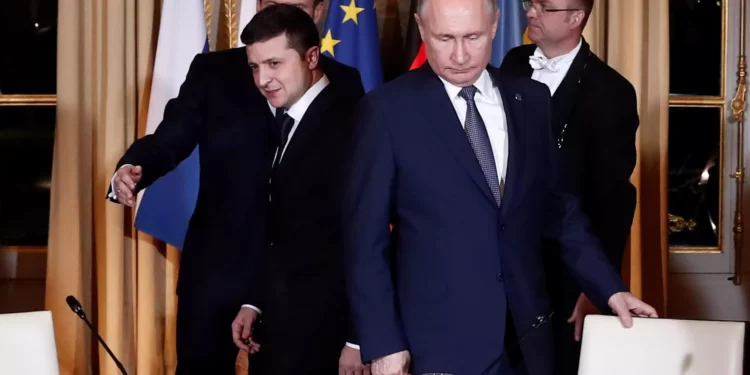 Πόλεμος στην Ουκρανία: Ο Ζελένσκι θέλει «πάση θυσία» συνάντηση με Πούτιν, είπε στους διαπραγματευτές.