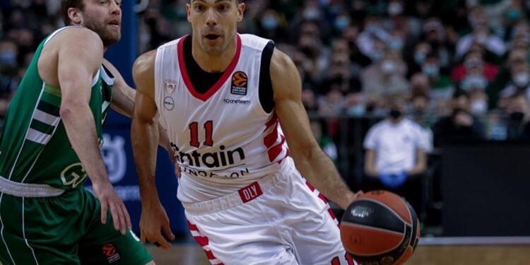 Ο Σλούκας ανασταίνει τον Μάρτιν, ο Ολυμπιακός θέλει και το ντέρμπι.