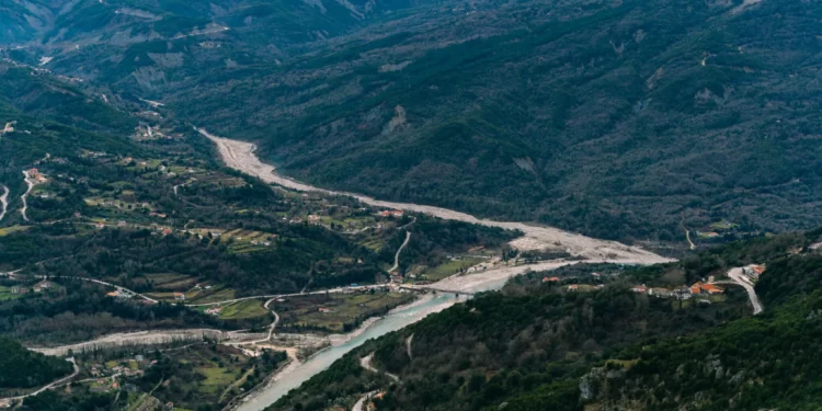 Πέτρινα, συννεφιασμένα χωριά στην άκρη των κορυφογραμμών: 4 αγαπημένες στάσεις στα Τζουμέρκα.